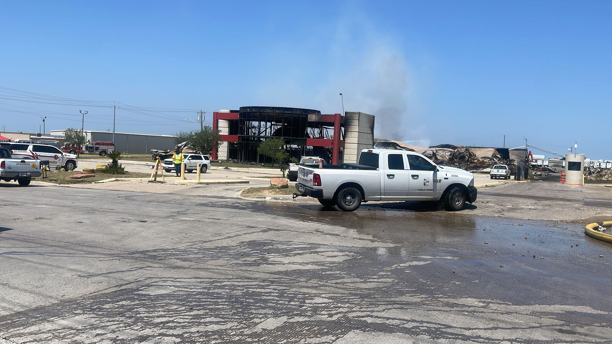 Warehouse fire still smoldering; traffic congestion continues on I-35 - Vimarsana News