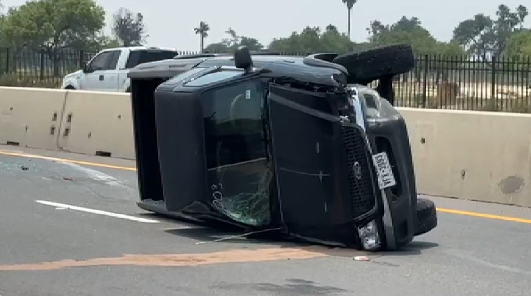 Woman injured in rollover crash on Loop 20, Laredo Fire officials say - Vimarsana News